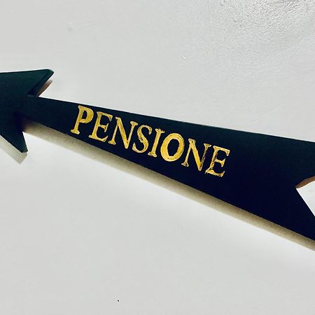 Pensione Popolo Монреал Екстериор снимка