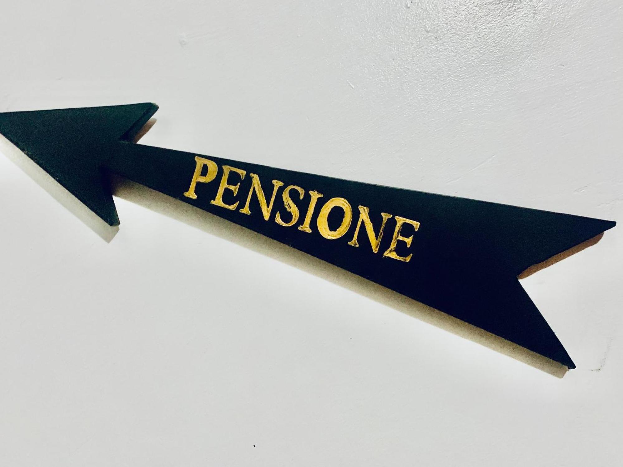 Pensione Popolo Монреал Екстериор снимка